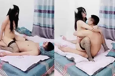 【学生萝莉】颜值不错风情小萝莉下篇黑丝情趣装这次被小哥哥草爽了露脸口交大鸡巴风骚淫荡让小哥在床上各种抽插浪叫不断