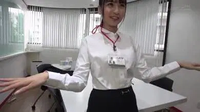 【经典有码】107SHYN-157 ロケ研修中の女子社員宮崎リンに突撃！野球拳